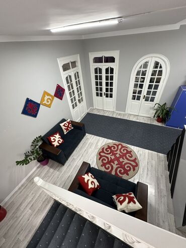 Посуточная аренда комнат: Уютный номер-студия с отдельным санузлом. Планировка и оснащение: - — 18