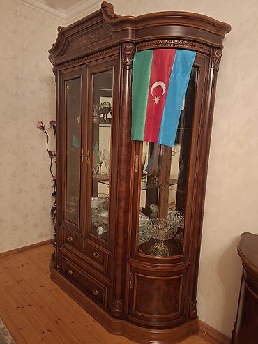 susə dolab: Klassik üslubda zövqlü qonaq otağı mebel dəsti Tərkibi: - Geniş — 3