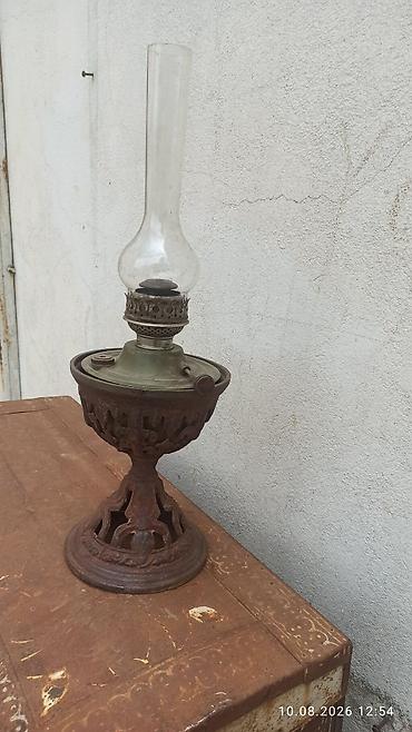 elektrik skuter: Antik kerosin lampası – döküm ayaqlı, bəzəkli korpuslu 1930 il - — 2