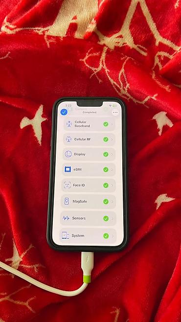 Apple iPhone: IPhone 14, Новый, 256 ГБ, Белый, Чехол, 77 % — 13
