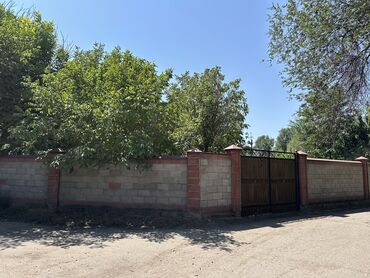 срочно продаётся 1 комнатная квартира в районе ошского рынка: 4 комнаты, 100 м², Хрущевка, 1 этаж