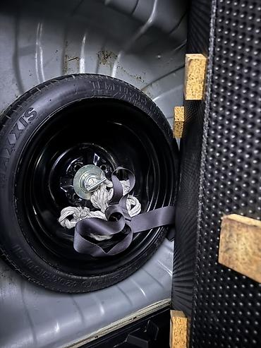icarəyə masin: Nissan Note, gümüşü rəng, 5 qapılı kompakt minivan/hetçbek. Şəhər üçün — 7