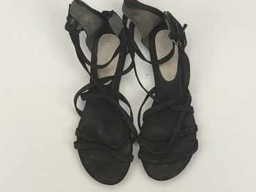 adidas krótkie spodenki damskie: Sandals for women, 39, condition - Fair