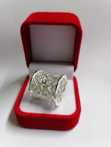 Prstenje: Prsten podesiv
Cena:950 din — 5