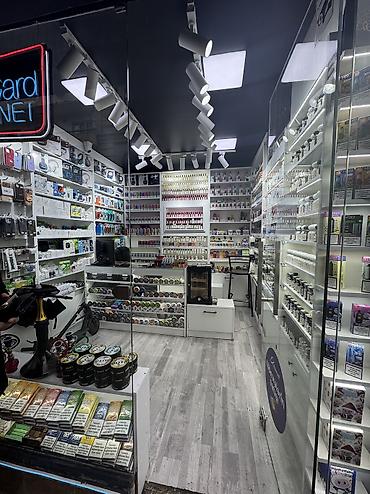 ətir dukanı: Mağaza üçün vitrin.1 ildən az müddət olur quraşdırıldığı.Yeni — 4