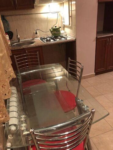 Uzunmüddətli kirayə mənzillər: Xalqlar Dostluğu metrosuna yaxın, 129 saylı məktəbin yanında, 5 — 4