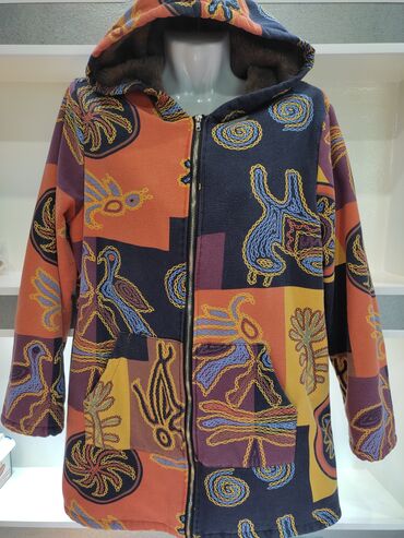 uniqlo куртка: Продаю осеннюю куртку. Утеплённые, яркая, мягкая, очень удобная