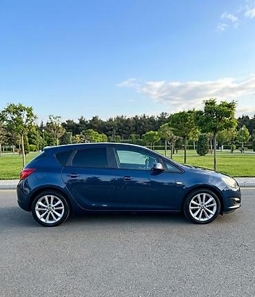 gence masin salonu: Opel Astra: 1.4 l | 2010 il 243000 km Hetçbek — 2
