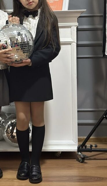 Uşaqlar üçün digər geyimlər: Zara pencek,yubka dikilib.ayriliqda da satilir.Bir defe vinyetka