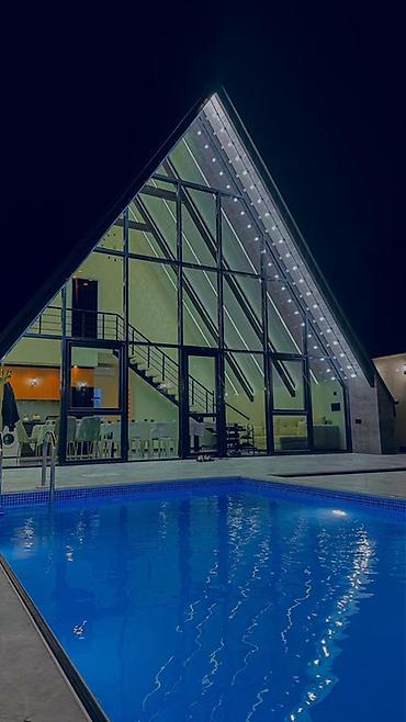 Günlük kirayə evlər: A-Frame tipli müasir bağ evi – hovuzlu - Memarlıq: Üçbucaq formalı — 4