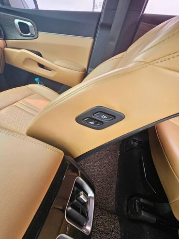 Kia: Kia Sorento – 7 yerlik müasir SUV - Korpus: qara rəng, LED ön/arka — 9