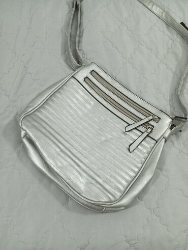 zenska kozna torba trendy: Nova torba srebrne boje 400