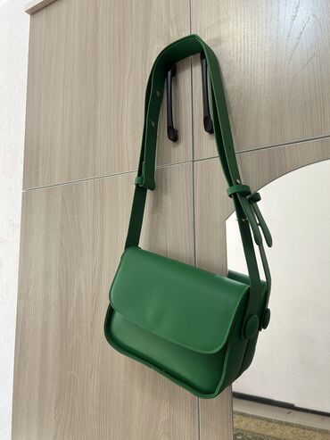 зеленую сумку: Сумка новая, на плечо, с регулируемым ремешком 6 Китай Новая сумка