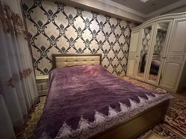 Спальные гарнитуры: Спальный гарнитур, Б/у, Двуспальная кровать, Шкаф, Комод, Самовывоз, цвет - Бежевый