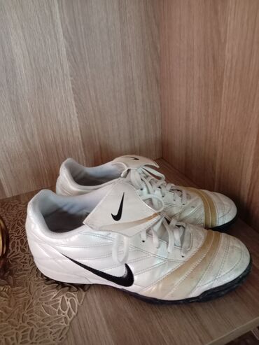Patike i sportska obuća: Nike patike 42.5 (27cm) bez ostecenja