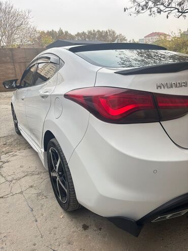 Hyundai: Hyundai Elantra: 1.8 l | 2011 il Sedan — 9