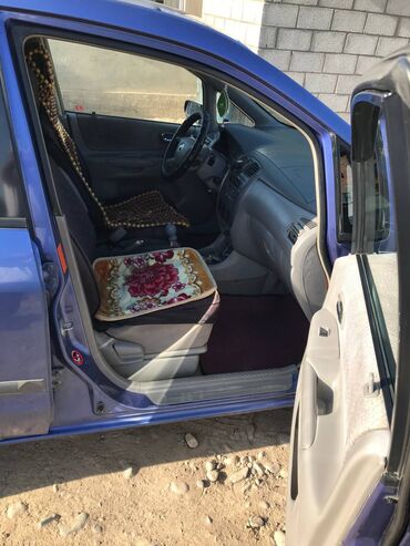 Mazda: Mazda PREMACY: 2001 г., Механика, Бензин, Минивэн — 4