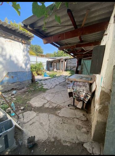 Үйлөрдү сатуу: Үйдүн жарымы, 60 кв. м, 4 бөлмө, Менчик ээси, Эски ремонт
