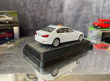 Avtomobil modelləri: Коллекционная модель BMW 750i F02 white 2008 RASTAR Scale 1:43 Art — 3