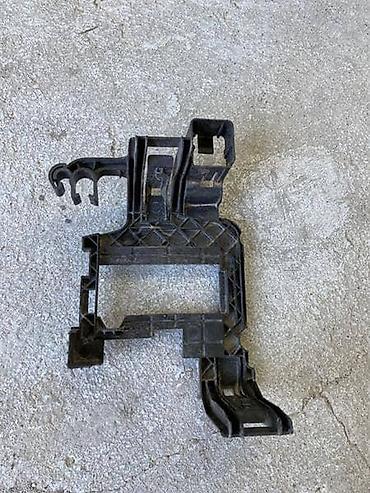 raspon rupa: NOSAC KLEME ZA VOLKSWAGEN POLO - 6R0915345E | Nosac Akumulatora za — 1