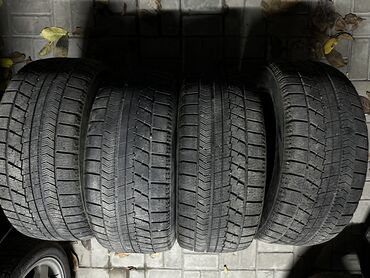 Шины: Шины 235 / 50 / R 17, Зима, Б/у, Комплект, Легковые, Япония, Bridgestone