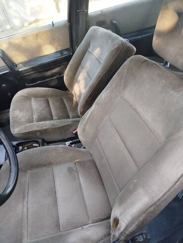 Audi: Audi 100: 1987 г., Механика, Седан — 4