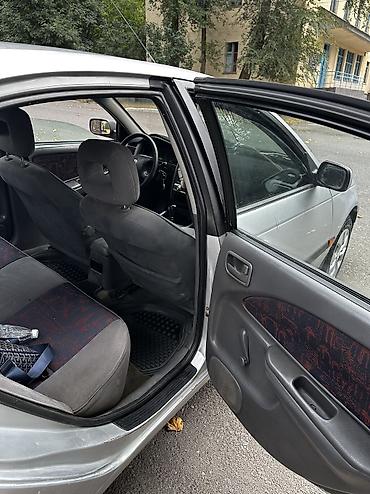Транспорт: Toyota Avensis: 1999 г., 1.6 л, Механика, Бензин, Седан — 10