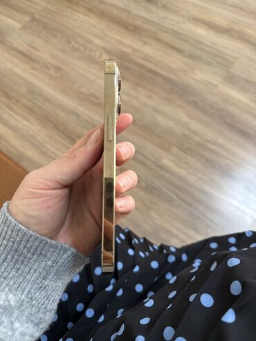 Apple iPhone: IPhone 13 Pro, Б/у, 128 ГБ, Matte Gold, Чехол, Кабель, 82 %