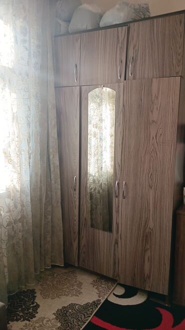 qehve demleyen: İşlənmiş, Açılan, 3 qapılı Düz dolab, Qarderob, paltar dolabı