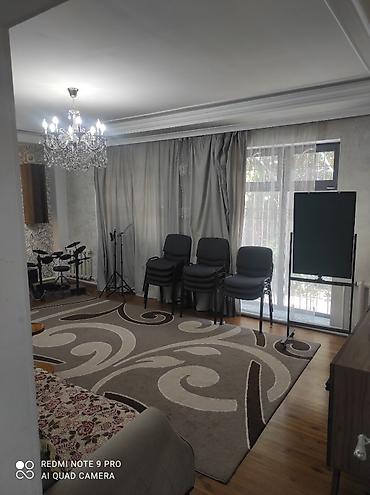 Продажа коттеджей и домов: 4 комнаты, 100 м², 4 соток, Бишкек, ул. Ахунбаева / Чапаева Собственник — 17