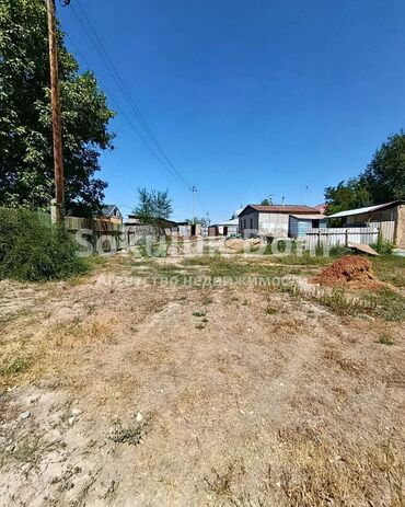 дома в красной речке: 🏠Продается участок земли в с. Сокулук, от трассы 300 метров. 🟡Размер