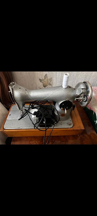 Tikiş maşınları: Tikiş maşini.yaxşı vəziyyətdədi. demək olar ki təzədi.mator və pedal — 1