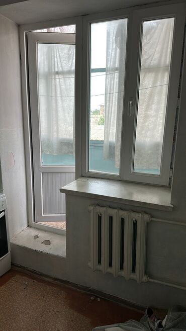 продаю металл: Пластиковая дверь, Со стеклом, 215 * x 70 см, Б/у