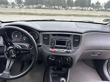 Kia: Kia Rio hatchback - Kuzov: 5 qapılı hatchback, boz rəng - Mühərrik — 9