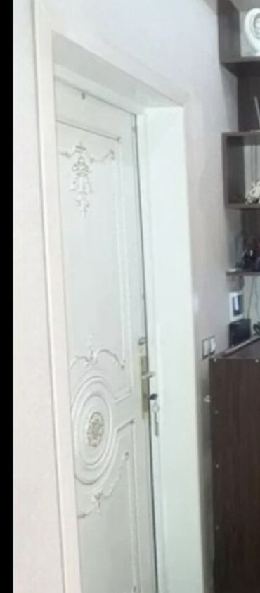 seyf qapilar sumqayit: Seyf qapı satılır cöl terefden karıçnevı reng demır.Qapı klassik