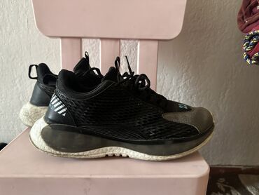adidas l: Обувь продаю размер 42 пишите звоните состояние отличное просто надо