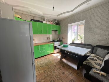 дом достук: 120 м², 5 комнат, Старый ремонт Кухонная мебель