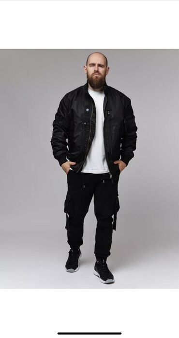 Куртки: Мужская бомбер-куртка, цвет хаки. Основные особенности: - Материал — 9