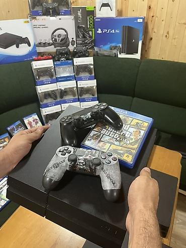 video reqistrator: 500gb. 2pult. 13.52. Plombali. Gta 5 diski hədiyyə
Ps4 fat — 1