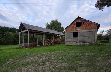 Kuće na prodaju: Seosko domacinstvo Opis oglasa Na prodaju seosko domacinstvo u selu — 1