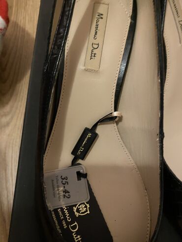 Salonke: Salonke, Massimo Dutti, 39 — 3