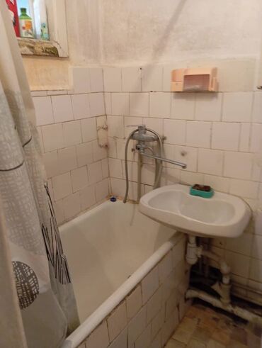 снять квартиру в районе автовокзала: 2 комнаты, 566 м², 104 серия, 1 этаж, Старый ремонт