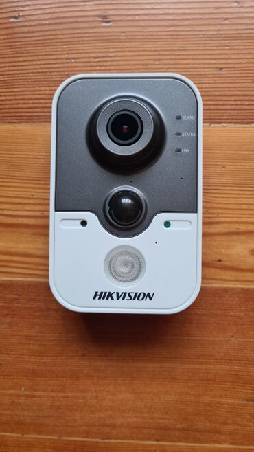комплект видеонаблюдения бишкек: Камера IP HIKVISION DS-2CD2412F-IW, 2mp. Wi-fi.
Ножка в комплекте