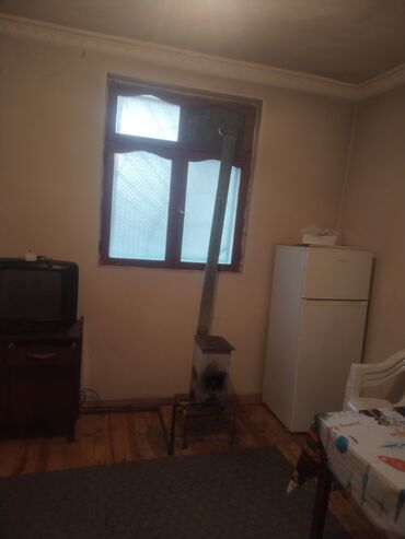 lokbatanda 1 otaqli evler kiraye: Bu otaq kirayə üçün nəzərdə tutulub və yaşamaq üçün əsas şəraiti təmin