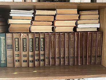 kitab şkafı: Rus klassiklərinin çoxcildlik topluları Məzmun və tərkib: - F.M — 2