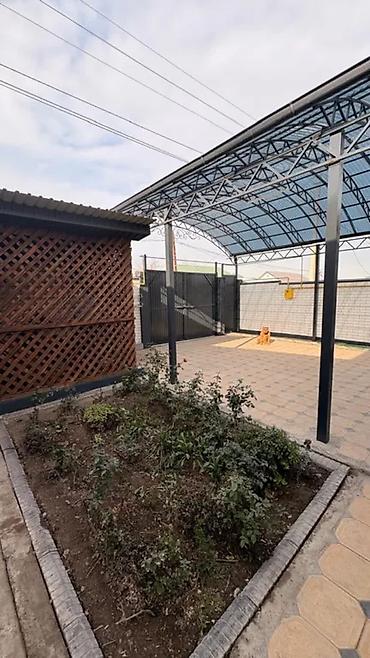 Продажа коттеджей и домов: 🏡 Продаётся 2-х этажный дом 📍Район : Ак-Орго ж/м 📌Расположение  — 6