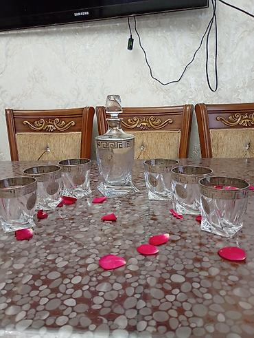 bayram: Şüşə qrafin və stəkan dəsti - Tərkib: 1 ədəd qapaqlı qrafin + 6 ədəd — 1