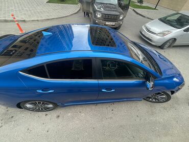 Hyundai: Hyundai Elantra: 1.6 l | 2018 il Sedan — 5