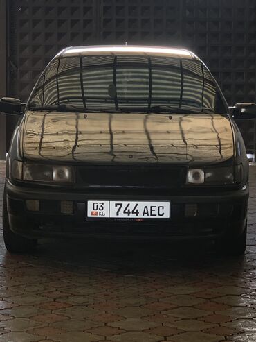 срочно продаю пассат: Volkswagen Passat: 1994 г., 1.8 л, Механика, Бензин, Седан