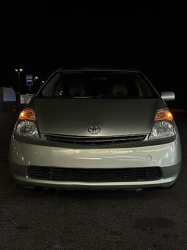nolyeddi şəkilləri: Toyota Prius (2-ci nəsil) hibrid hetçbek - Gümüş/boz rəngli kuzov, 5 — 1